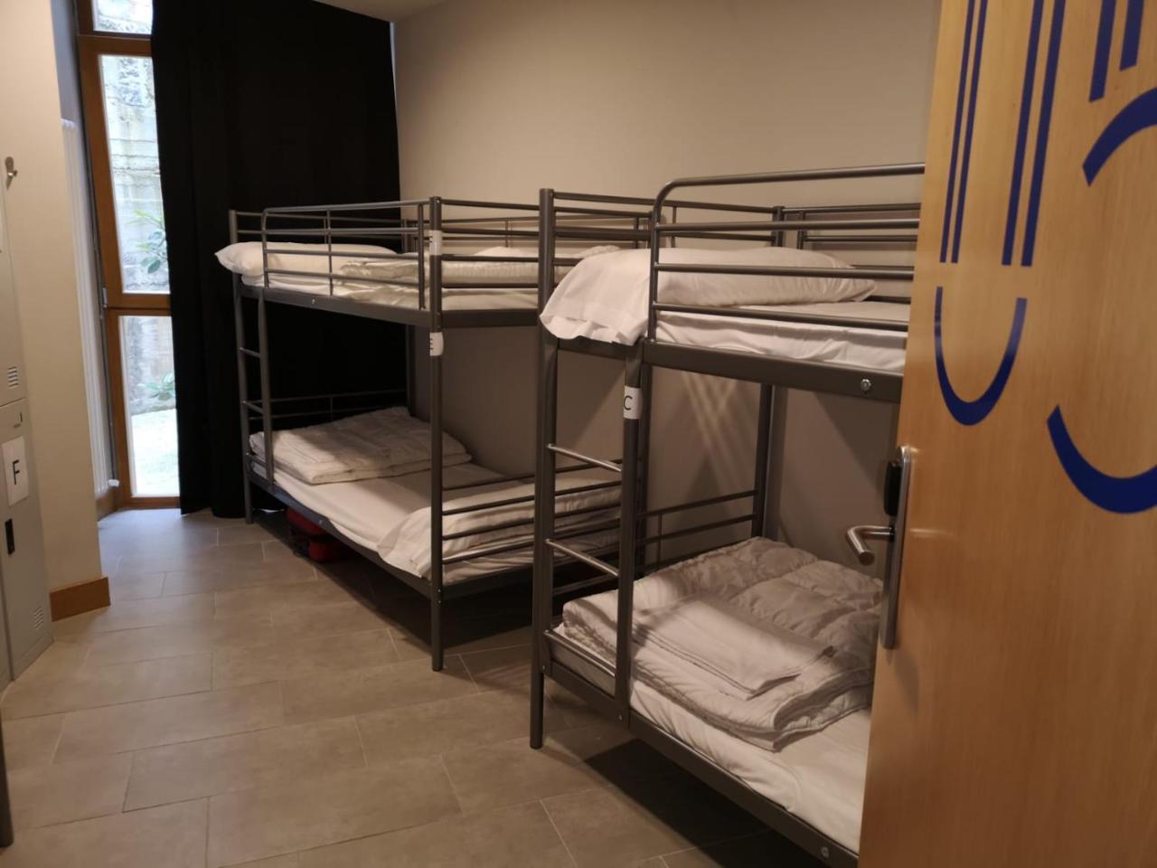 Egunon Bilbao Hostel מראה חיצוני תמונה